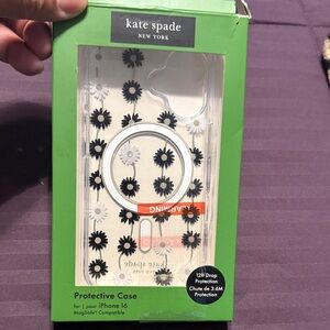 Kate Spade Black and White Daisy iPhone 16 Case